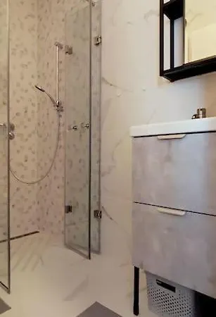 Tizza - Modern Flat Above The Center شقة *