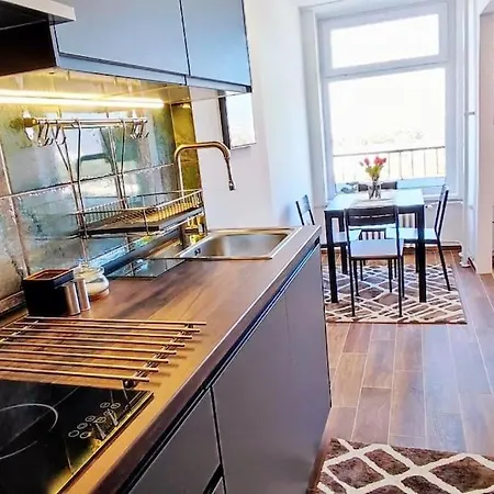 Tizza - Modern Flat Above The Center شقة Ni