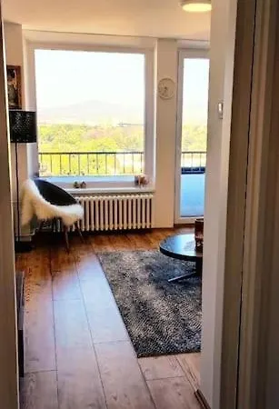 Tizza - Modern Flat Above The Center شقة